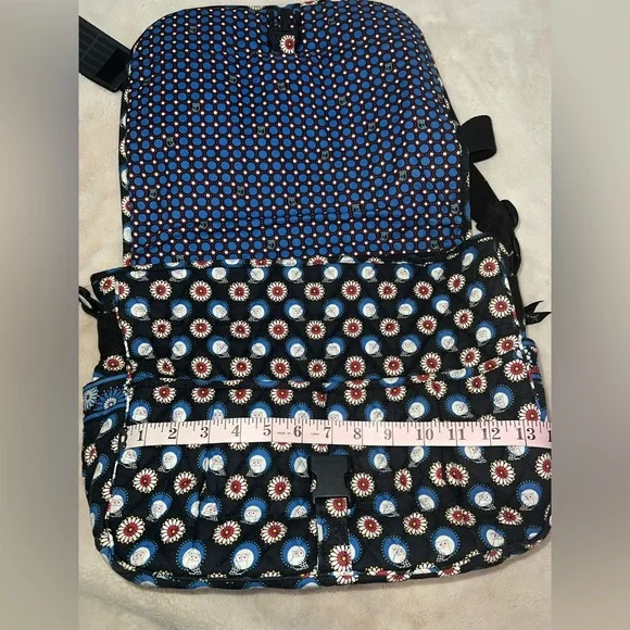 Vera Bradley messenger bag. - Picture 10 of 11